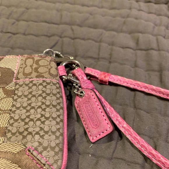 100% Authentic Coach Wristlet - Picture 3 of 5
